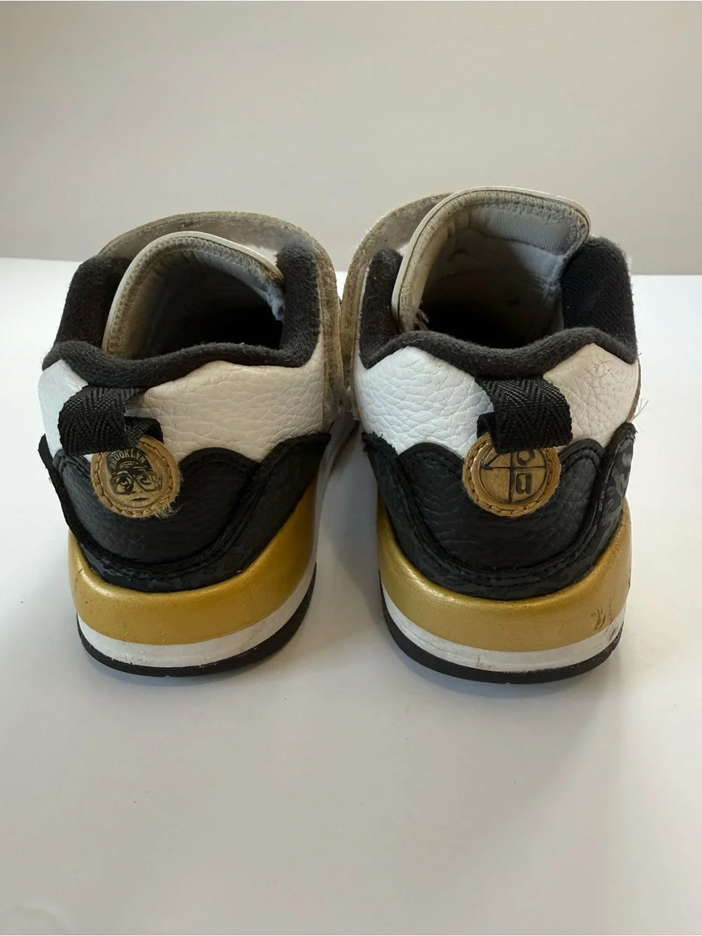 Nike Kids White, Black & Gold Low-Top Sneakers